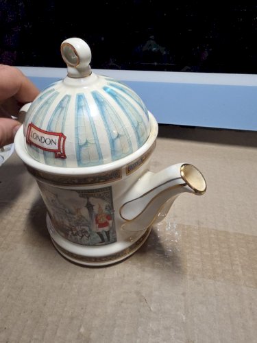 LOVELY JAMES SADLER ELIZABETH I QN ELIZABETH TEAPOT +HORSEGUARDS TEABAG HOLDER