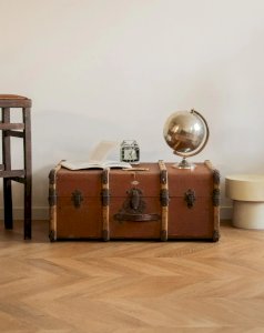 Lucienne, the large wooden trunk No. 200