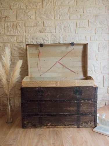 Lucienne, la grande malle en bois N°214