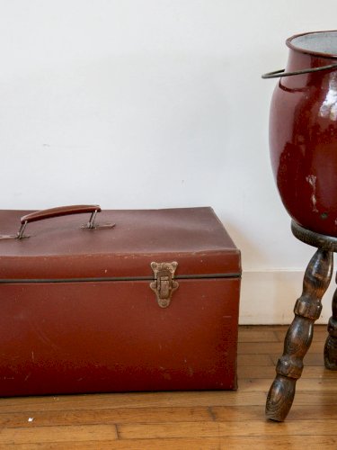 Lucienne, la malle bordeaux N°130