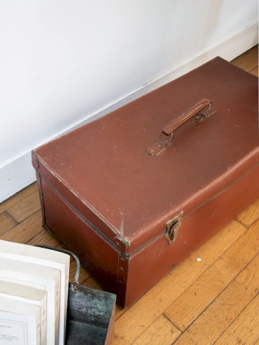 Lucienne, la malle bordeaux N°130