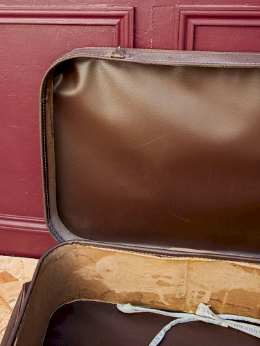 Lucienne, la malle marron en simili cuir N°171