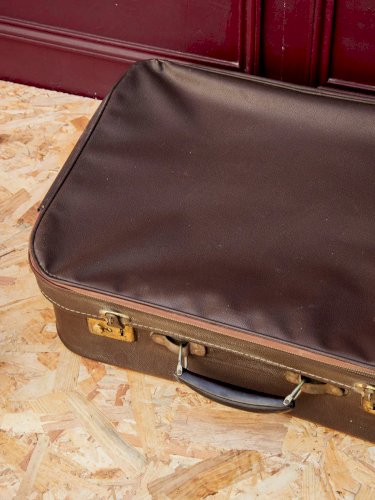 Lucienne, la malle marron en simili cuir N°171