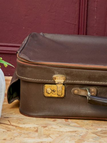 Lucienne, la malle marron en simili cuir N°171