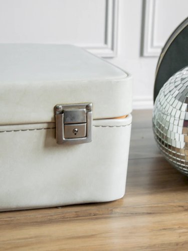 Lucienne, la valise beige N°96