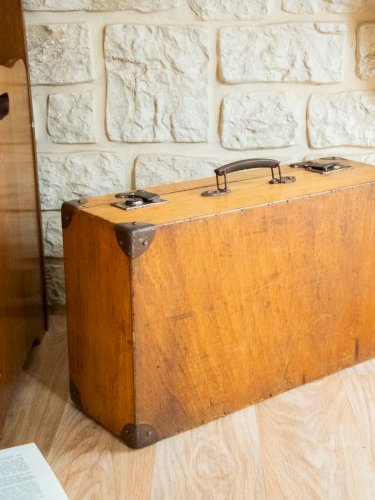 Lucienne, la valise en bois N°208