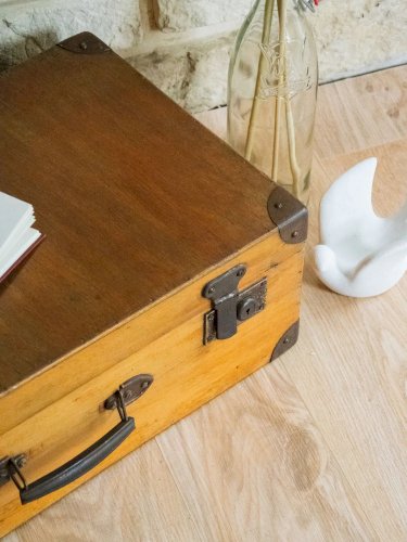 Lucienne, la valise en bois N°208