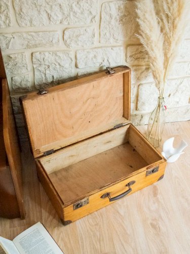 Lucienne, la valise en bois N°208