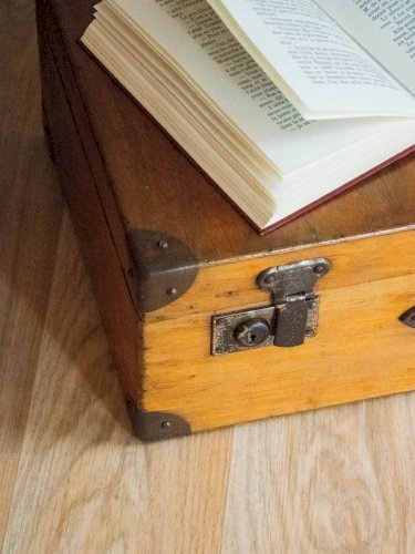 Lucienne, la valise en bois N°208