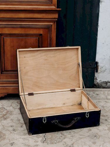 Lucienne, la valise noire et bois clair N°268