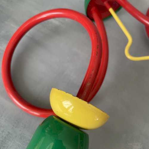 Luminaire lustre suspension vintage rouge vert jaune style Memphis circa 1980