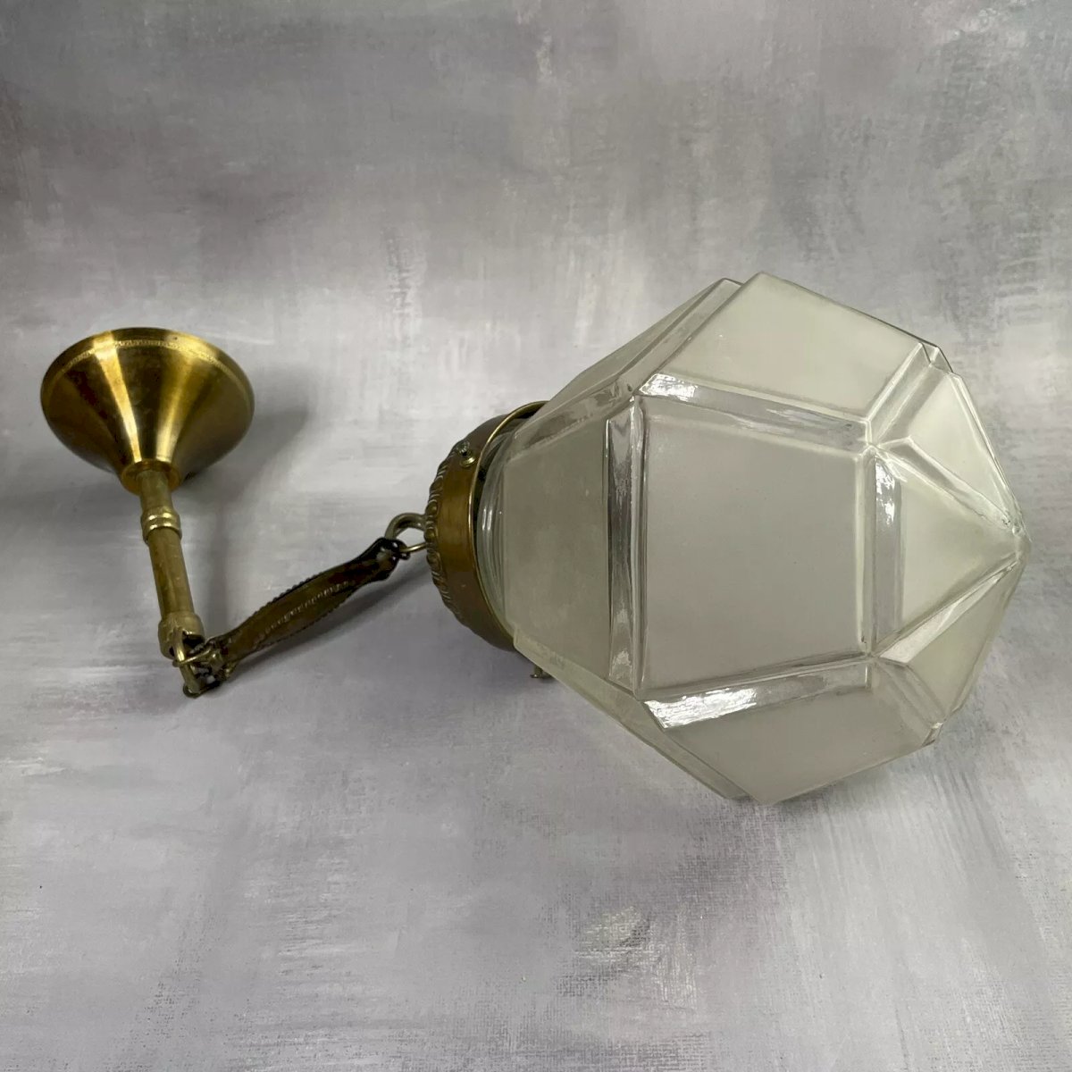 Suspension Art Déco en verre dépoli | Lignes croisées