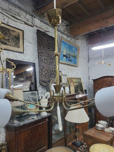 LUSTRE 1960 EN OPALINE ET METAL DORE AVEC 5 BRANCHES ET 5 AMPOULES N35