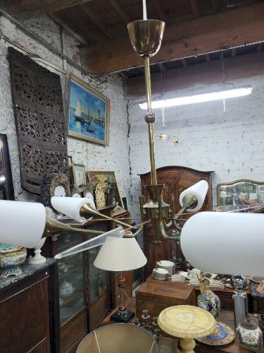 LUSTRE 1960 EN OPALINE ET METAL DORE AVEC 5 BRANCHES ET 5 AMPOULES N35