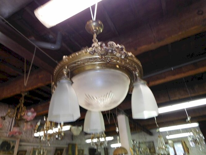 LUSTRE A COUPELLES ET 3 TULIPES EN BRONZE STYLE LOUIS XVI N 22