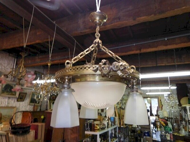 LUSTRE A COUPELLES ET 3 TULIPES EN BRONZE STYLE LOUIS XVI N 22