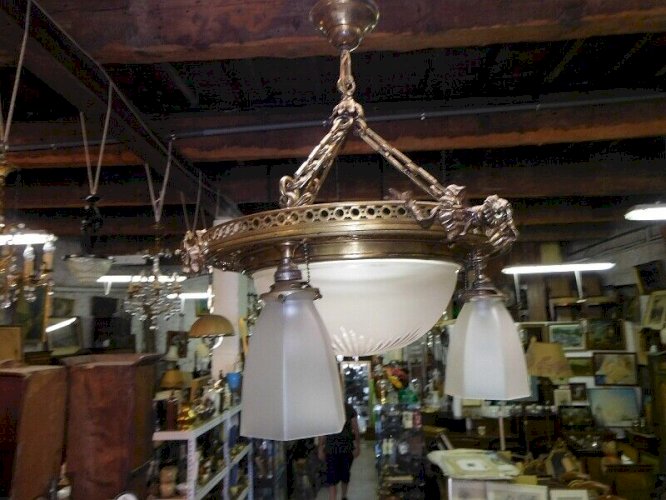 LUSTRE A COUPELLES ET 3 TULIPES EN BRONZE STYLE LOUIS XVI N 22