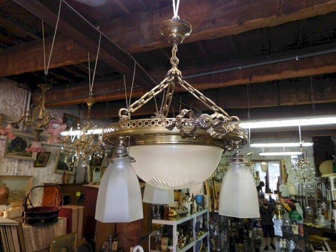 LUSTRE A COUPELLES ET 3 TULIPES EN BRONZE STYLE LOUIS XVI N 22