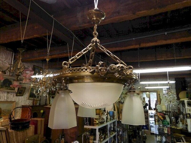LUSTRE A COUPELLES ET 3 TULIPES EN BRONZE STYLE LOUIS XVI N 22