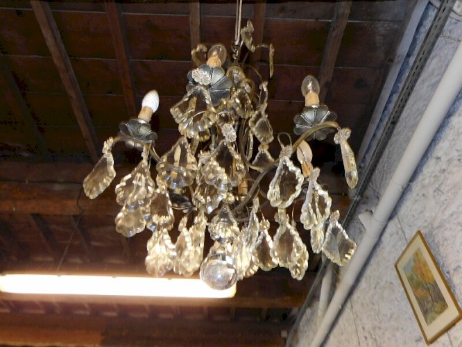 LUSTRE A PAMPILLES ET LAITON 6 AMPOULES N 7