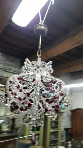 LUSTRE A PAMPILLES ROUGES ET PERLES