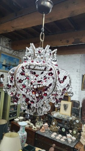 LUSTRE A PAMPILLES ROUGES ET PERLES
