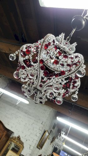 LUSTRE A PAMPILLES ROUGES ET PERLES