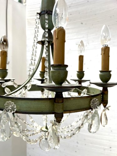 Lustre de style Empire a pampilles et tôle patinée XX siècle