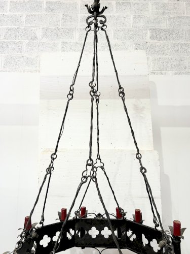 Lustre de style Renaissance en fer forgé martelé XX siècle