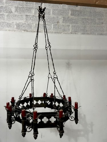 Lustre de style Renaissance en fer forgé martelé XX siècle