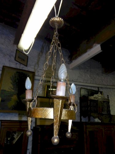 LUSTRE EN FER FORGE DORE 3 AMPOULES N14