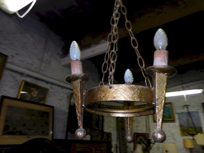 LUSTRE EN FER FORGE DORE 3 AMPOULES N14