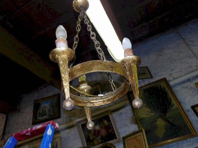 LUSTRE EN FER FORGE DORE 3 AMPOULES N14