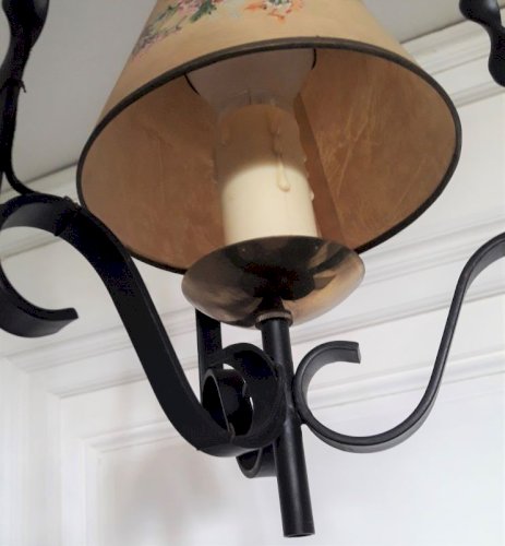 Lustre fer forgé noir et chaîne dorée, vintage