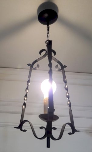 Lustre fer forgé noir et chaîne dorée, vintage