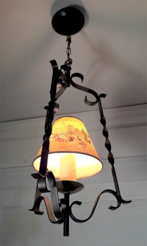 Lustre fer forgé noir et chaîne dorée, vintage