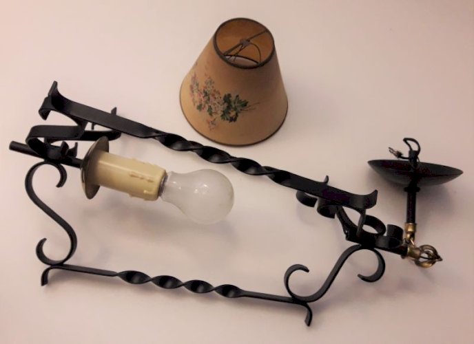 Lustre fer forgé noir et chaîne dorée, vintage