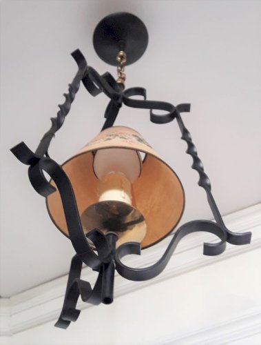 Lustre fer forgé noir et chaîne dorée, vintage