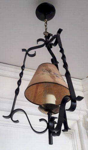 Lustre fer forgé noir et chaîne dorée, vintage