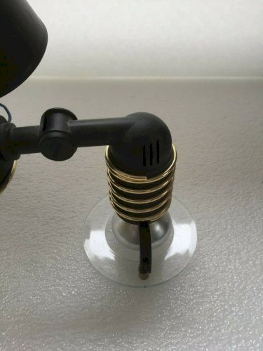 lustre moderne design 3 branches plastique et dorure marque Esto