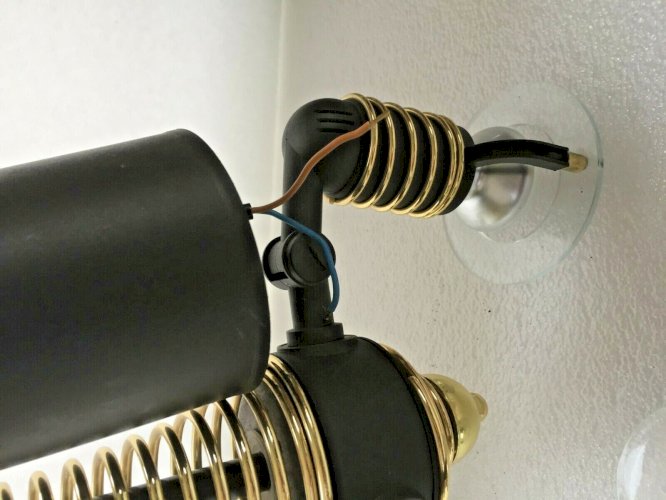 lustre moderne design 3 branches plastique et dorure marque Esto