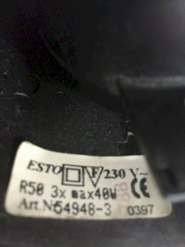 lustre moderne design 3 branches plastique et dorure marque Esto