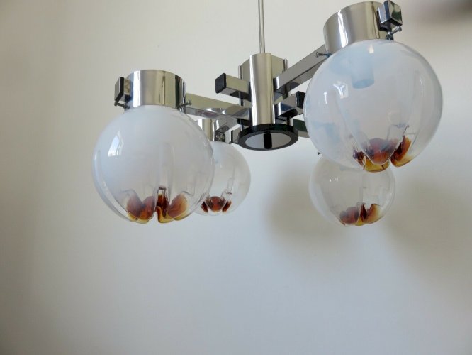 LUSTRE, SUSPENSION GAETANO SCIOLARI METAL CHROME ET VERRERIE DE MURANO ANNEES 70