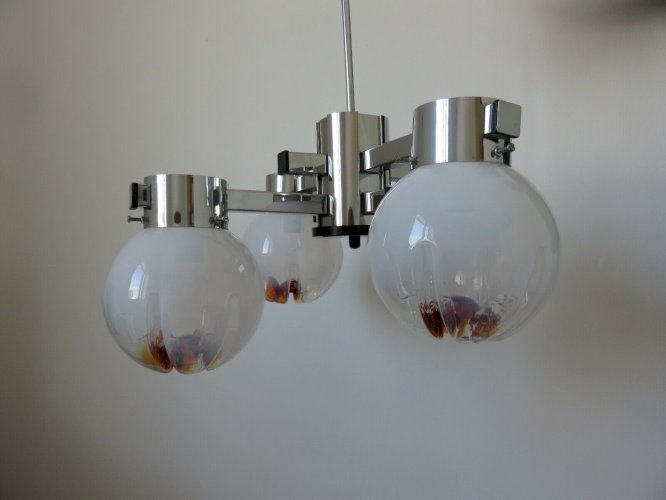 LUSTRE, SUSPENSION GAETANO SCIOLARI METAL CHROME ET VERRERIE DE MURANO ANNEES 70