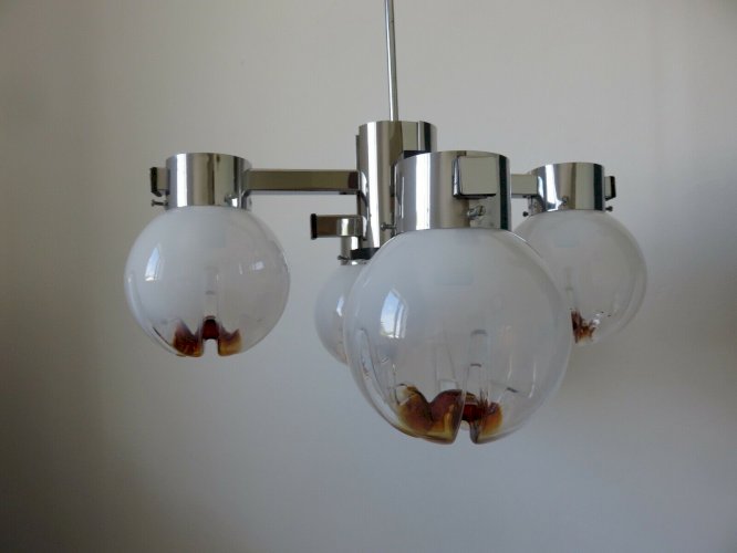 LUSTRE, SUSPENSION GAETANO SCIOLARI METAL CHROME ET VERRERIE DE MURANO ANNEES 70