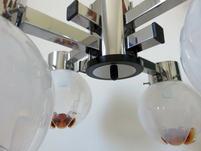 LUSTRE, SUSPENSION GAETANO SCIOLARI METAL CHROME ET VERRERIE DE MURANO ANNEES 70