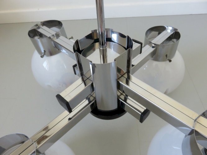 LUSTRE, SUSPENSION GAETANO SCIOLARI METAL CHROME ET VERRERIE DE MURANO ANNEES 70