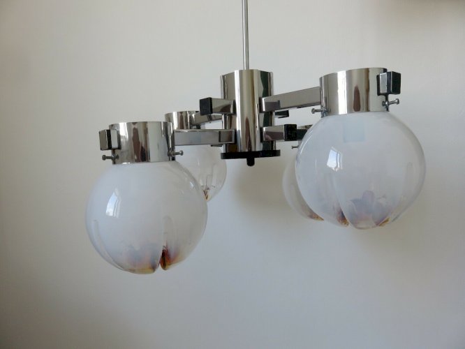 LUSTRE, SUSPENSION GAETANO SCIOLARI METAL CHROME ET VERRERIE DE MURANO ANNEES 70