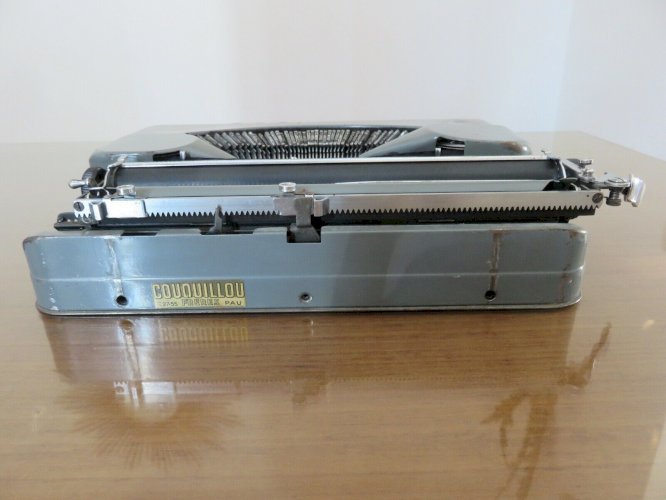 MACHINE A ECRIRE HERMES BABY SUISSE CLAVIER AZERTY ANNEE 1948 VINTAGE TYPEWRITER