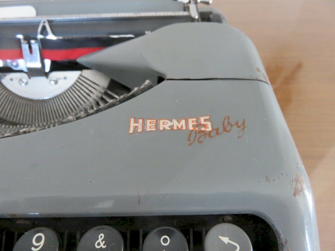 MACHINE A ECRIRE HERMES BABY SUISSE CLAVIER AZERTY ANNEE 1948 VINTAGE TYPEWRITER